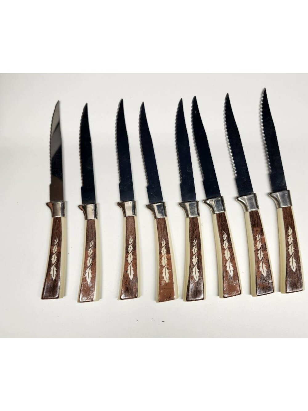 8- Regent Sheffield Bakelite Handle Steak Knives Vintage Set Leaf Cream Brown